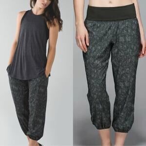 Lululemon Om Pant Jazzy White Gator Green Size 6